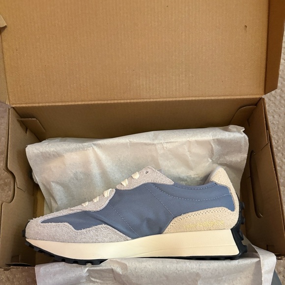 NEW BALANCE 327 - Picture 6 of 10